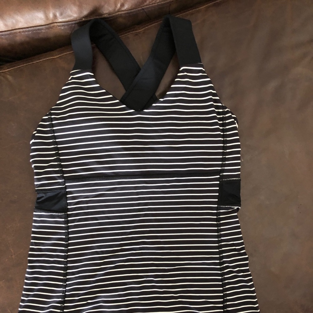 Lulu lemon 🍋 tank top with/ bra support cups